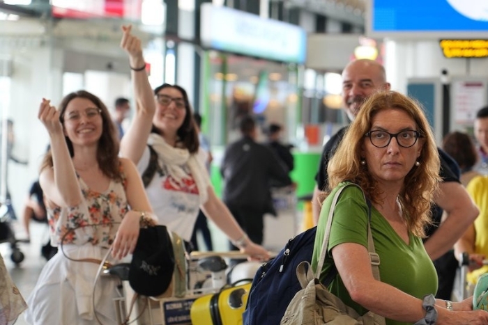 Book a safe flight to have an interesting vacation 